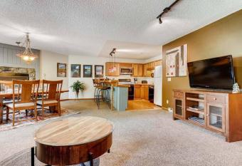 Indulge in the Ultimate Ski In Ski Out Retreat - Near Hiking, Downtown and Breathtaking Views! TYRA2B has Balcony rooms