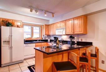 Spacious Mountain Retreat - Walk to Slopes & Stroll to Main Street, Summer Pool Access WP4 has Balcony rooms