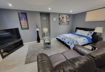 Staycation Studio Apartment, Private kitchen , Washroom, Micro Gym & Free Onsite Parking allows 18 year olds to book a room