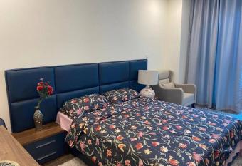 Stadium View 2-Bedroom Apartment with free Wi-FI, free pool & Gym has Balcony rooms