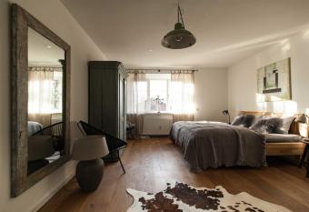 Stilvolles Apartment - 5min zum Tegernsee und schnell vom Bahnhof erreichbar has Balcony rooms