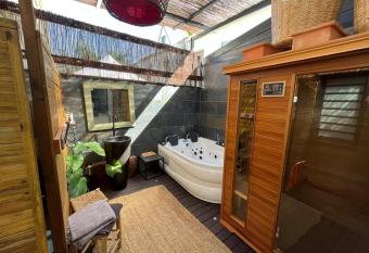 Villa latrille - piscine - sauna - jacuzzi has rooms with a private hot tub