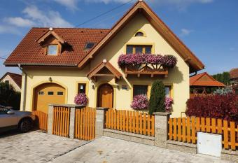   lt   dom Vrbov has Balcony rooms