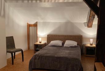 Maison la Bassonie has Balcony rooms