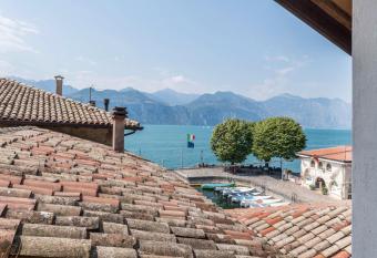 Casa Taphouse has Balcony rooms