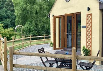 1 bedroomed Detached holiday retreat Pant has Balcony rooms