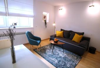 La Vie Est Belle has Balcony rooms