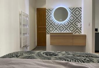 Studio centre Bayonne has Balcony rooms