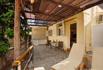 El Granero Paraiso del Molinero allows 18 year olds to book a room