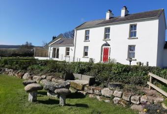 Abhainn Ri Farmhouse allows 18 year olds to book a room