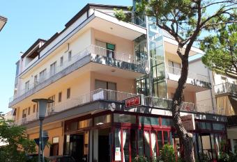 Hotel Villa Dina has Balcony rooms