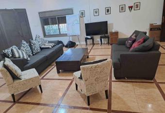 Bayt Ashams Jericho has rooms with a private hot tub