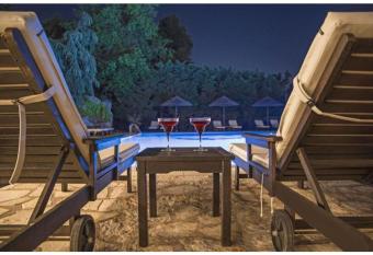 Corfu Club Maisonette vi has Balcony rooms