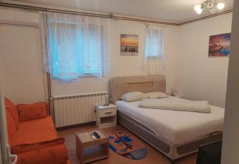 Apartman Anastasija has Balcony rooms