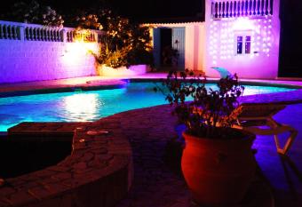 3 Bed apartment in luxury Country house with Pool has Balcony rooms