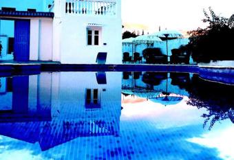 2 Bed apartment in luxury Country house with Pool has Balcony rooms