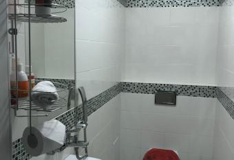 Ivi has rooms with a private hot tub