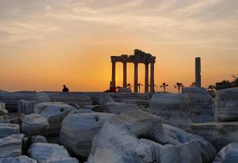 Side Beach Way Hotel has Balcony rooms
