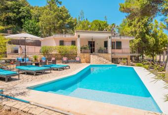 Villa Ses Basses has Balcony rooms