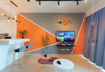 4 pax cozy homestay@Trefoil/Setia City Mall/SCCC has Balcony rooms