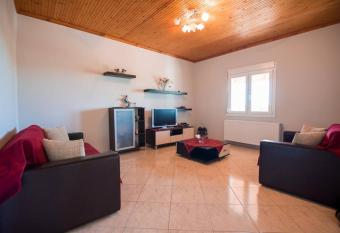 Metohi s Cottage has Balcony rooms