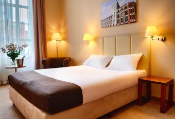 Focus Hotel     d   allows 18 year olds to book a room