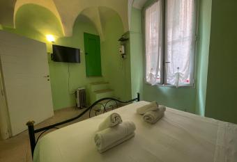 Suite San Siro - centralissimo e romantico allows 18 year olds to book a room