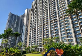 Homey Apartmen BSD City has Balcony rooms