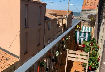 Charmant T4 familial    50m de la plage has Balcony rooms
