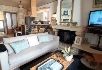 Bordeaux Chartrons superbe T2 avec terrasse has Balcony rooms