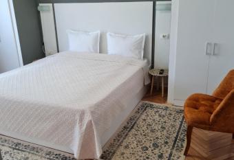 Apartament Central has Balcony rooms