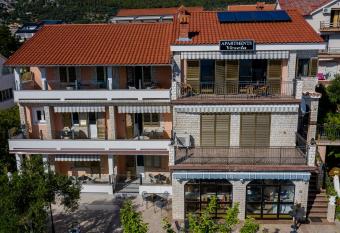 Apartments Vesela has Balcony rooms