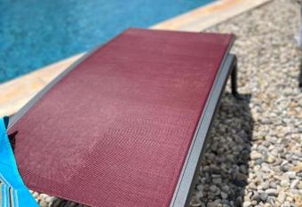 Lou Maset 2 allows 18 year olds to book a room