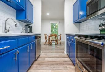 Updated Townhome Near DeSoto Golf Course And Lake! has Balcony rooms