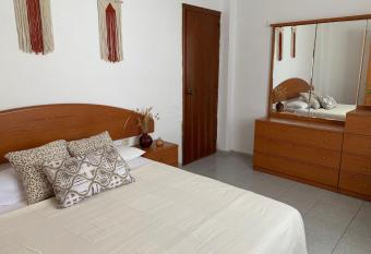 Apartamento entre Ciudad de las Ciencias y Ruzafa allows 18 year olds to book a room