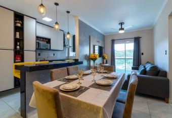 Ap   Aconchegante Canto do Forte e Boqueir  o em Praia Grande allows 18 year olds to book a room