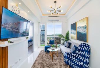 OMP 15C-T2, Seaview, Free Pool & Beach Access, Near Airport, FAST WIFI, Netflix has Balcony rooms