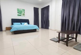 Villa near Bukit Indah / Eco Botanic / Legoland / Horizon Hill has Balcony rooms