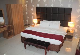 DIWAN ALASEEL ALRAQI has rooms with a private hot tub