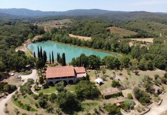 Villa Sant Anna has Balcony rooms
