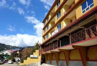 The Bankhim Residency has Balcony rooms