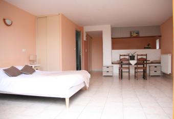 Studio has Balcony rooms