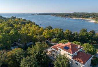 Apartments Rea has Balcony rooms
