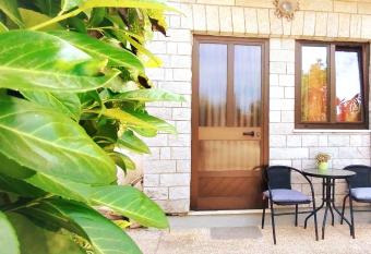 Studio Apartment Dante allows 18 year olds to book a room