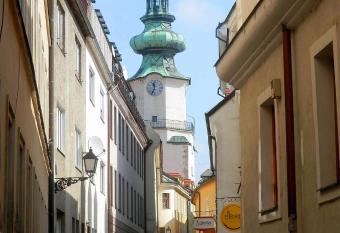 Apartment Kate - Old Town allows 18 year olds to book a room