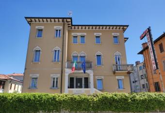 Hotel Montepiana allows 18 year olds to book a room