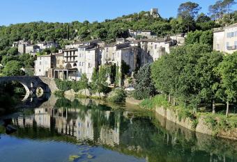 SAUVEURS DE REVES 2 suites ind  pendantes et un F2 priv   dans un h  tel particulier allows 18 year olds to book a room