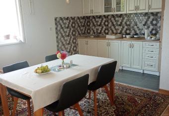 Azra has Balcony rooms