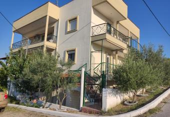 Anna S Rooms allows 18 year olds to book a room