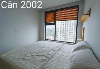 C   c  c thi   t b    n   u n     ng allows 18 year olds to book a room